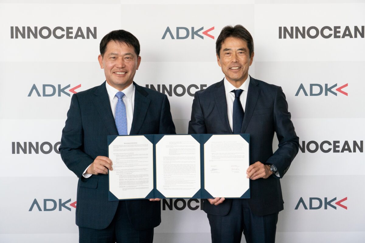 NNOCEAN CEO William Lee (Left) and ADK HD president and group CEO Toshiya Oyama (Right)